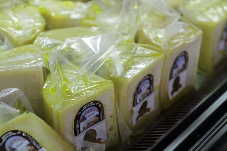 Queso-Manchego-en-aceite-Artesanos-Lácteos