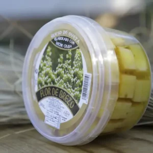 Tarrinas de taquitos de queso en aceite